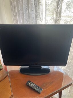 Televízor s ovládačom - 2