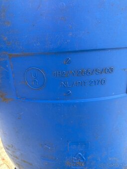 Plastovy sud 200l - 2