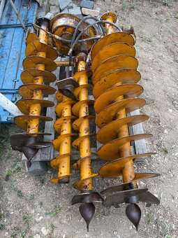 Hydraulicky zemný vrtak - 2
