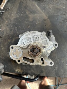 Podtlakové čerpadlo 1.6tdi 77kW CAY - 2