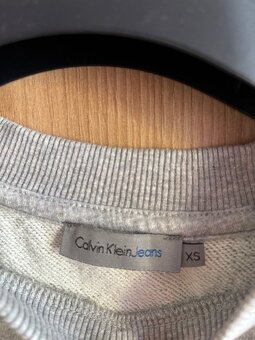 Calvin Klein - jesenné šaty - sivé - nové - 2