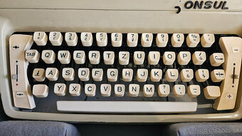 Písací stroj CONSUL v kufríku - 2