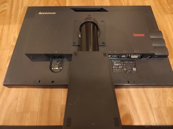 2× Lenovo ThinkVision 22" LED LCD monitory - 2