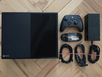 XBOX ONE 500GB + ovladac a hry - 2