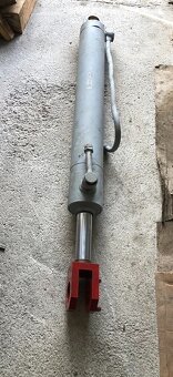 Predám preklápací valec na nakladač UN-053 - 2