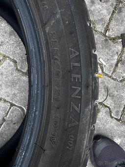 Pneu 285/40 R21 - 2