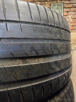 255/40r19 - 2