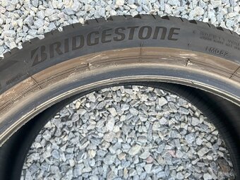 Pneu 225/40 R18 - 2