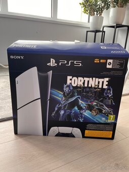 Predám Playstation 5 slim Fortnite+ jeden ovládač navyše - 2