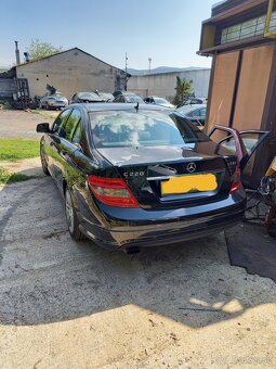 Rozpredám mercedes c220 cdi w204 125kw automat rok 08 - 2