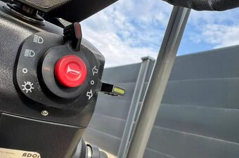 ELEKTRICKÝ KOLESOVÝ NAKLADAČ E906-Li - 2