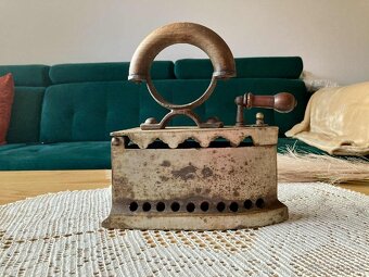 Starožitna žehlička - 2