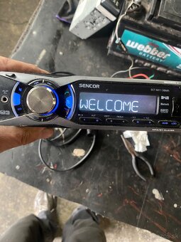 Predám 2ks autorádia sencor a JVC - 2