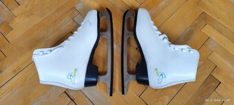 Predám dámske korčule, veľ. 42 - 2