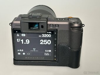 HASSELBLAD - 2