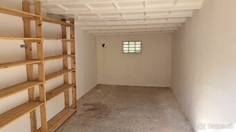 Garáž na Čiernych Hájoch v prvom rade. - 2