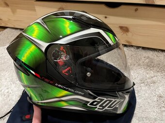 Helma na motorku AGV - 2