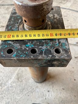 Hydraulicky piest - 2