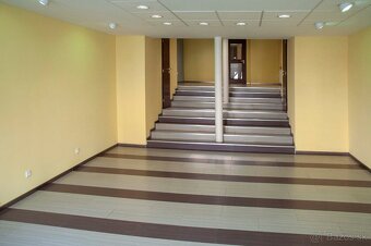 Prenájom obchodných priestorov v centre Trenčína-Mierové n. - 2