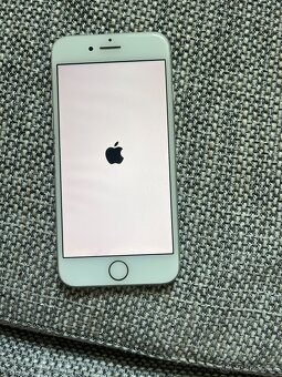 Predám IPhone8 - 2
