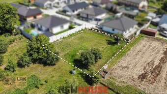 Slnečný a rovinatý pozemok s IS a projektom RD v novej časti - 2