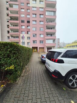 BEZ PROVÍZIE- 3 izb.byt pri OC Centrál a zimného štadióna O. - 2