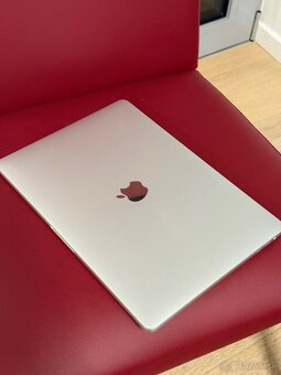 Apple MacBook Pro 13” (2020) – i7 / 32 GB RAM - 2