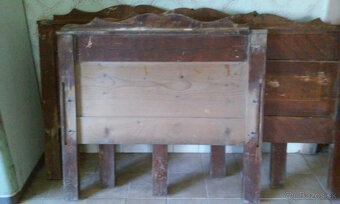 Stará, rozmontovaná dvojpostel - 2