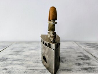 Starožitná žehlička - 2