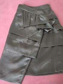 Nenosené čierna saténová sukňa - 2