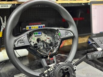 Predám vyhrievaný multifunkčný volant s elektronikou + páčky - 2