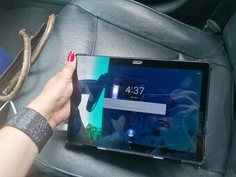 Tablet a sluchátka jbl - 2