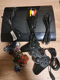 Predám playstation 3 + 2ovladače + 7 hier - 2