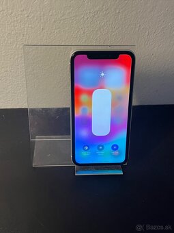 Predám Apple iPhone 11 64GB Silver Minimálne známky - 2