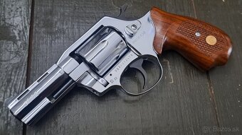 REVOLVER HOLEK model 830 - 2