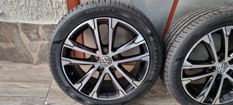 Predám Orginal VW SINGAPORE elektrony 5X112 R17 letné 225/45 - 2