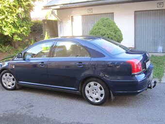 predam toyotu avensis 1.6VVTI 2003 - 2