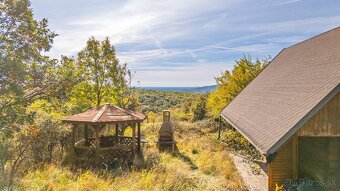 Rekreačný pozemok so zrubom v Modre – viac ako 4 100m2 - 2