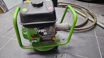 Benzinovy vybrator betonu - 2