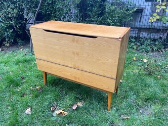 Komoda, Sekretar - 2