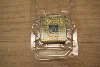 AMD RYZEN 7 1700X 8 jadier 16 threadov - 2