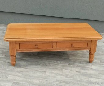 Stolík konferenčný dubový. - 2