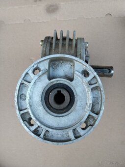 Uhlová prevodovka - 2