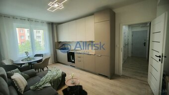 NADŠTANDARDNE NOVO ZREKONŠTRUOVANÝ 3 IZB. BYT S BALKÓNOM - O - 2