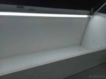 presklená vitrína do predajne obchodu vystavenie tovaru - 2