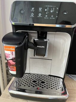 Predám plnoautomatický kávovar Philips LatteGo EP 2235/40 - 2