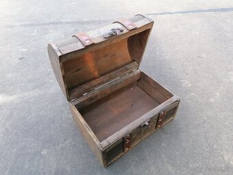 Predám starožitná drevená šperkovnica - 2