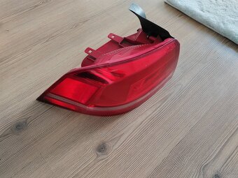 Volkswagen Passat B7 zadné svetlo - 2
