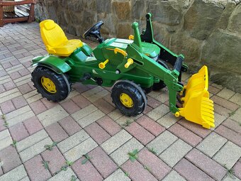 Traktor na pedalovanie - 2