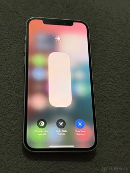 Predám Apple iPhone 12 128GB Silver Minimálne známky - 2